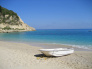 Loďka na městské pláži, Agios Nikitas, Lefkada